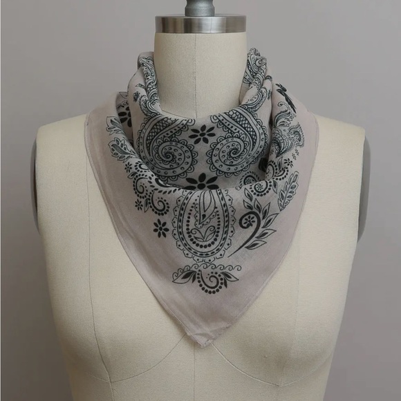 Vintage Pattern Paisley Bandana Scarf - Picture 4 of 4